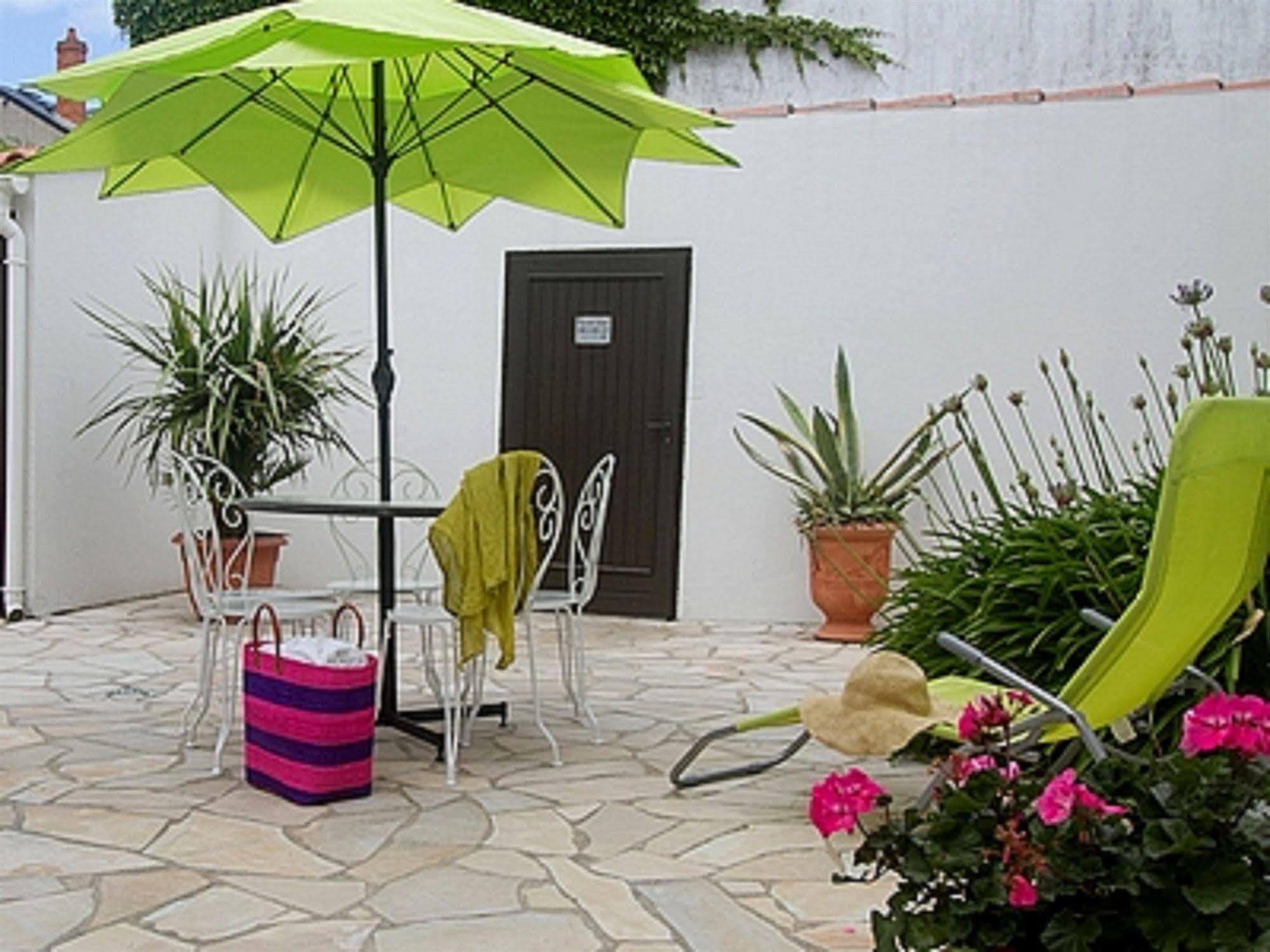 Hotel Les Hirondelles Les Sables-dʼOlonne Exterior foto